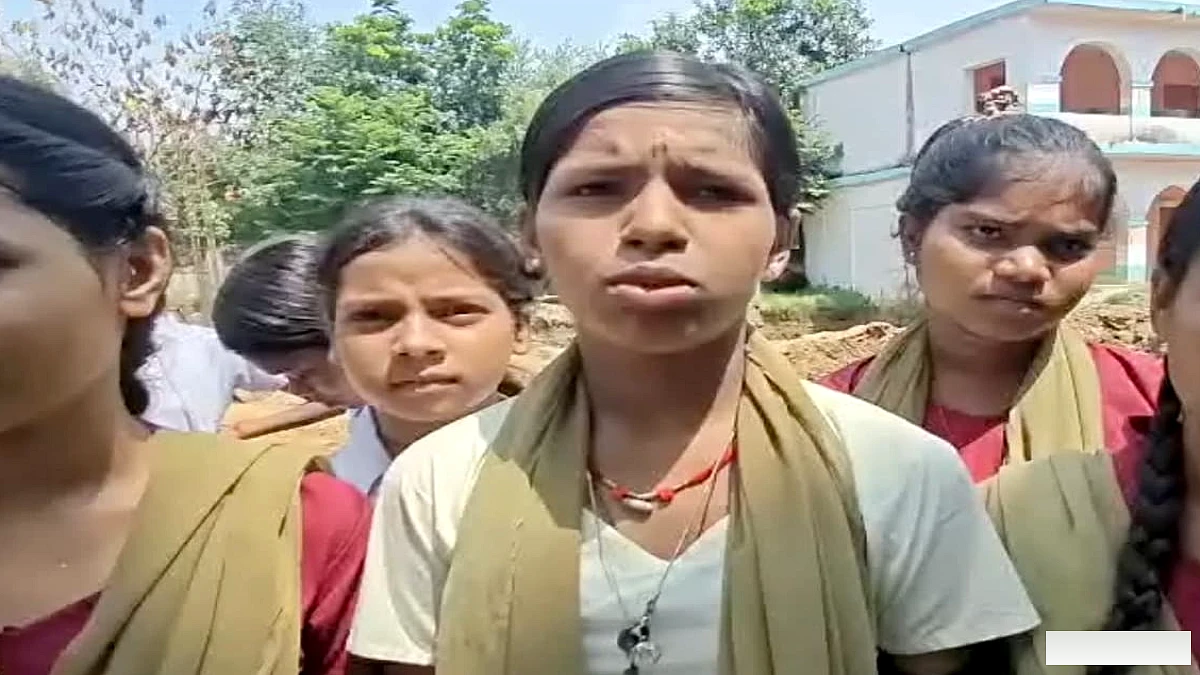 कस्तूरबा विद्यालय की छात्राएँ ने वडोदरा में डायट भवन निर्माण रोकने की मांग पर हंगामा किया