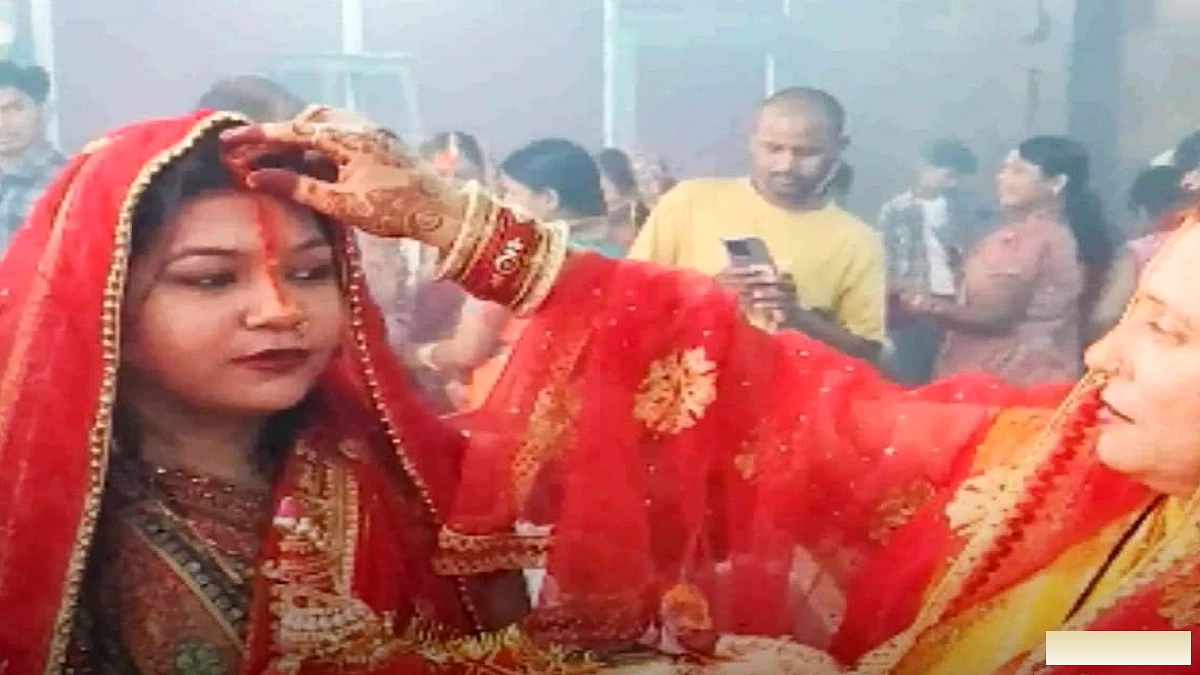 मुज़फ़्फ़रपुर के बाबा गरीबनाथ धाम में हरतालिका तीज पर सुहागिनों की भीड़, हुआ जलाभिषेक