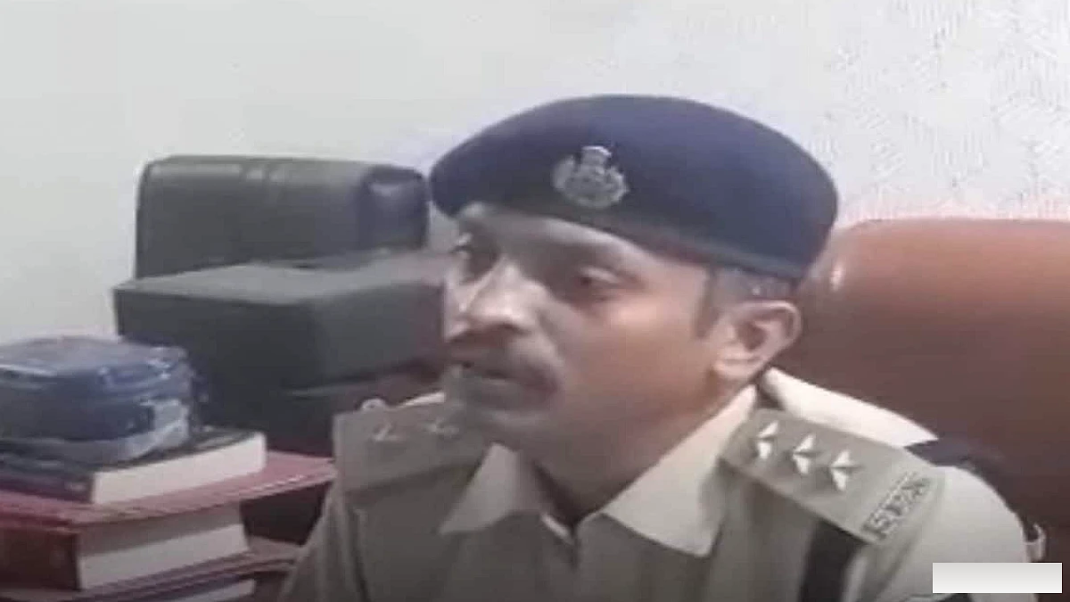 पूर्णिया में अवैध हथियार लेकर सोशल मीडिया पर पोस्ट करने वाले युवक को पुलिस ने हिरासत में लिया