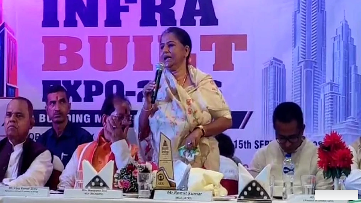 गयाजी में मंच पर आमने-सामने हुए मंत्री-विधायक, ‘ठेकेदार’ वाले बयान पर विजय सिन्हा ने दिया जवाब
