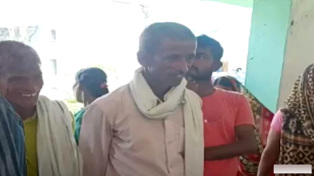 माधोपुर पंचायत में ग्राम सभा: बी.डी.ओ. ने ग्रामीणों की शिकायतें सुनीं