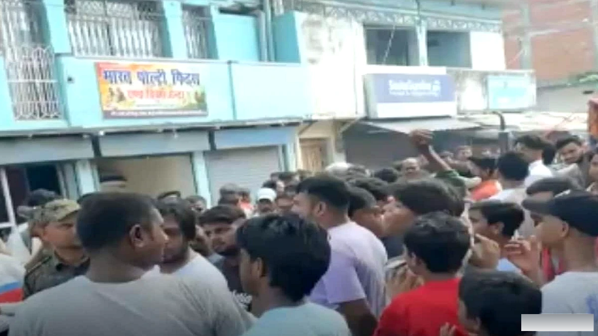 रोहतास के डेहरी में जलजमाव से गुस्सा, लोग सड़क जाम करके नगर परिषद पर लगाए आरोप