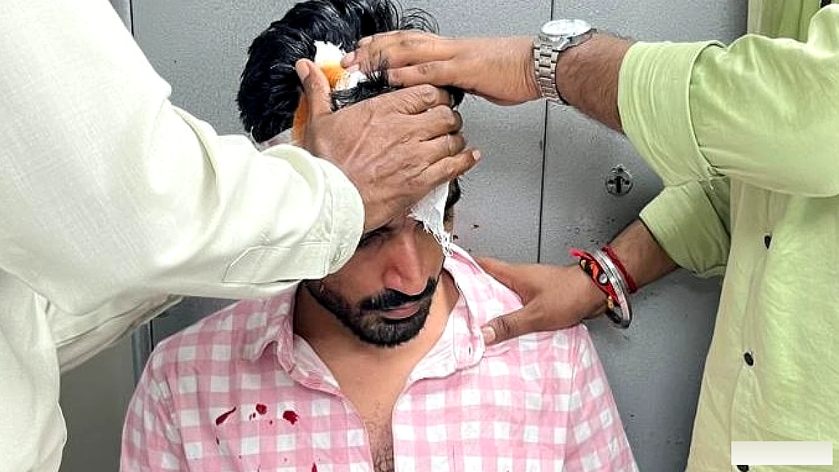 DU में पहली बार चुनावी झड़प, छात्र गुटों के बीच डंडे‑लात, एक गंभीर घायल