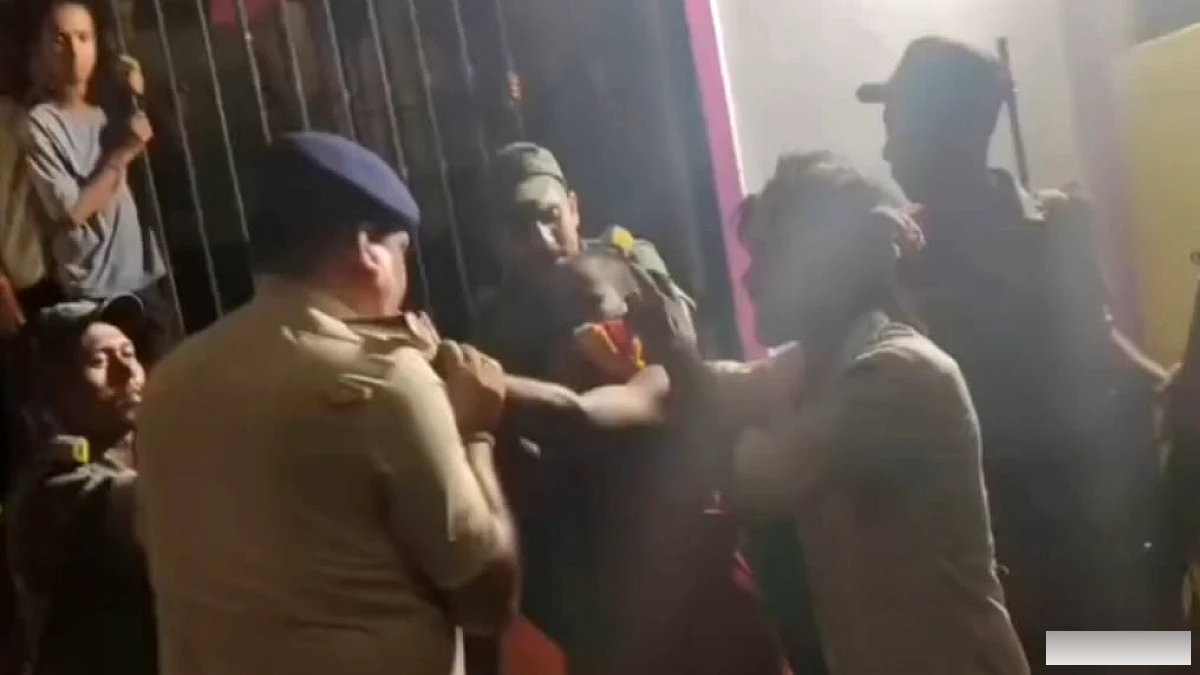 गणेश मेले में दो गुटों के बीच हाथापाई, एएसआई से भी टकराव; दो हिरासत में