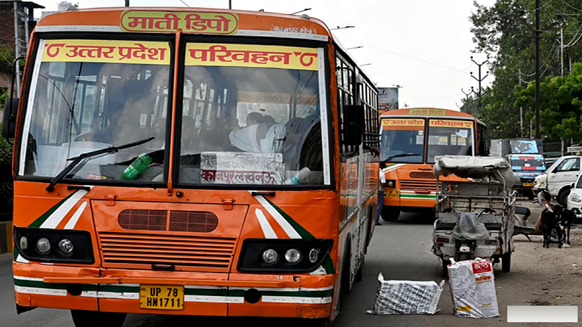 वाराणसी मार्ग पर बसों की संख्या आधी, यात्रियों को हुई परेशानी