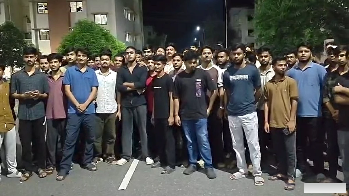 इंजीनियरिंग कॉलेज के खाने को लेकर छात्रों का हंगामा, कीड़े-कांच और लोहे के तार मिलने का आरोप