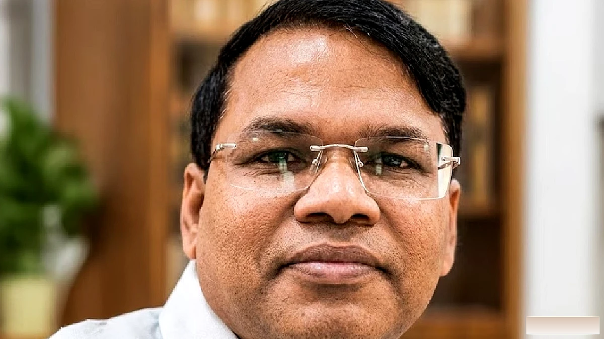 जज रवि कुमार दिवाकर ने 97 हत्या मामलों की फाइलें वापस लेने पर न्यायाधीश की स्वतंत्रता पर सवाल उठाए