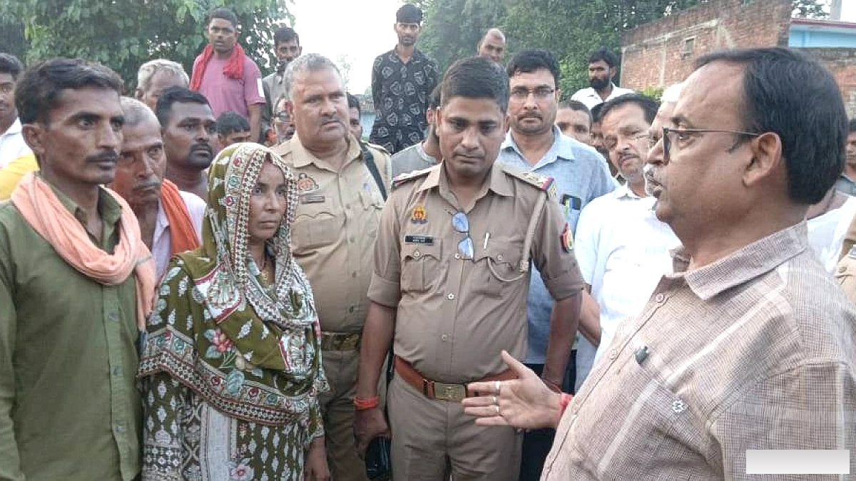 जल निकासी की समस्या पर ग्रामीणों ने नायब तहसीलदार को डेढ़ घंटे बनाया बंधक, समाधान के आश्वासन पर छोड़ा