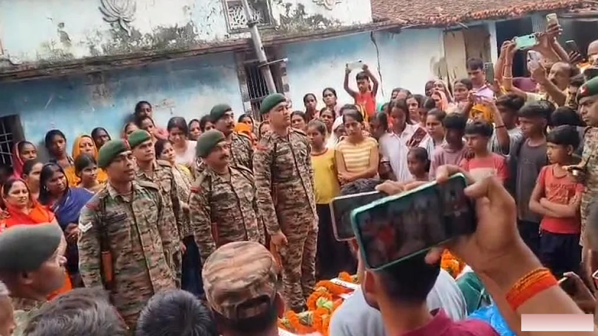 गोली लगने के बाद पुणे में टूटी सांसों की डोर, पैतृक गांव में सैन्य सम्मान से जवान को अंतिम विदाई