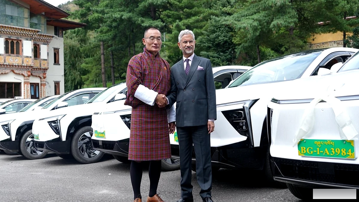 भूटान सरकार को 54 महिंद्रा XEV 9e EVs सौंपीं, विदेश मंत्री एस जयशंकर ने हस्ताक्षरित