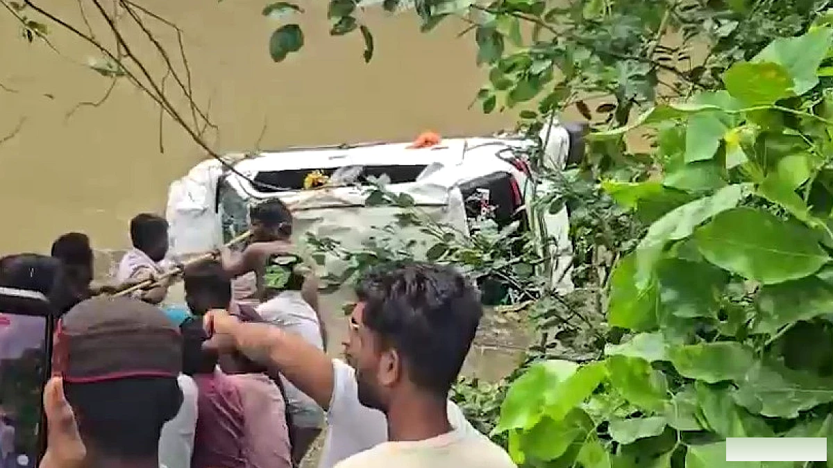 मध्य प्रदेश के आगर मालवा में बरसाती नाले में कार बहने से 8 लोगों की मौत