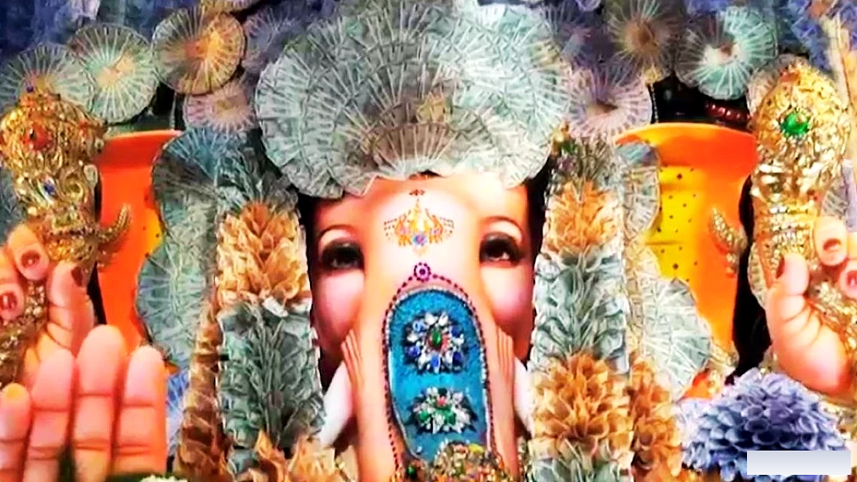 पालवंचा में 2.90 करोड़ रुपये के नोटों से सजी दो गणेश प्रतिमाएँ, दर्शकों को कर गई मोहित