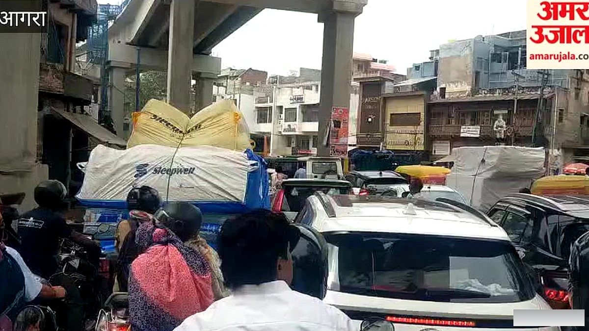 आगरा में पानी की कमी से हंगामा, मेट्रो पुल पर युवक ने कूदने की धमकी