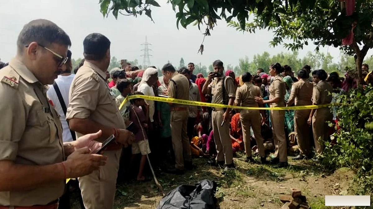 संभल में पेड़ से लटके मिले नाबालिग प्रेमी युगल: परिजन रातभर करते रहे तलाश, बंदिश लगने के बाद उठाया खौफनाक कदम