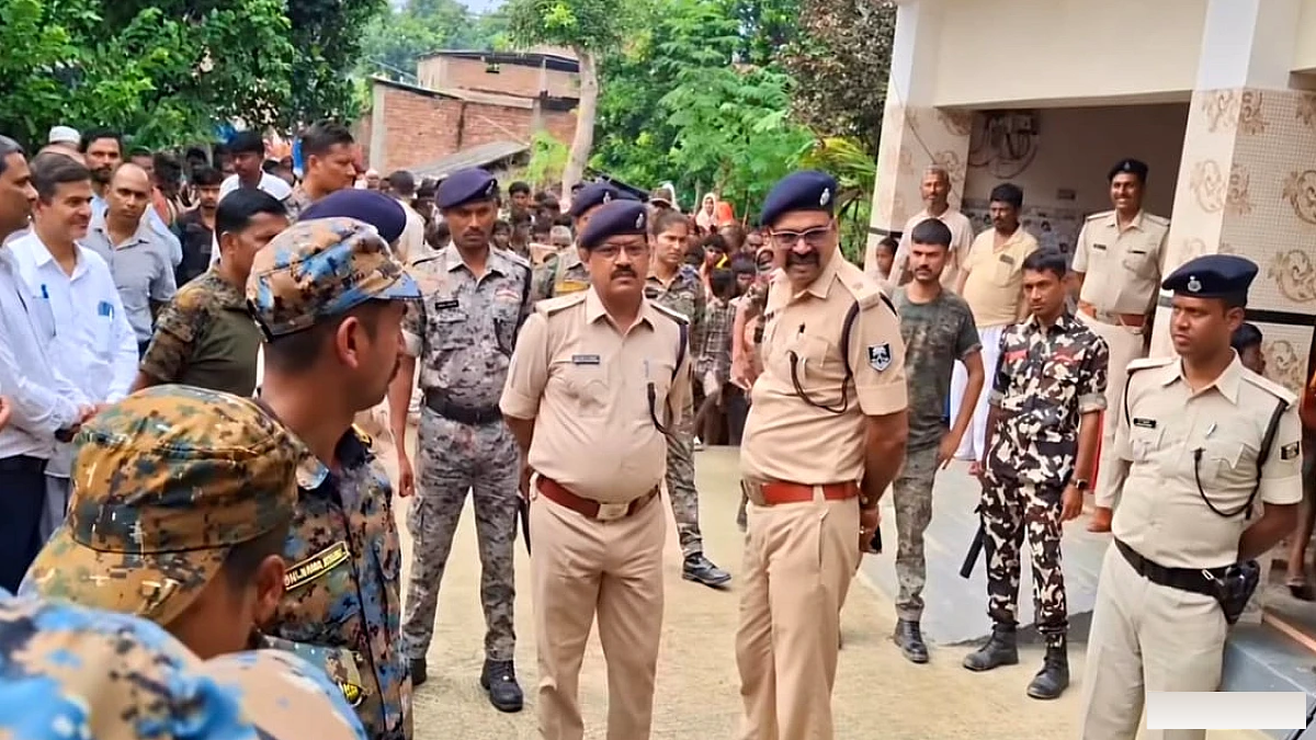 दरवाजे पर सो रहे ग्रामीण चिकित्सक की गोली मारकर हत्या, खून से लथपथ मिला शव; तीन खोखे बरामद