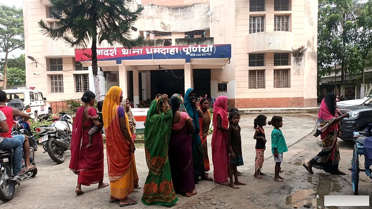 अज्ञात वाहन की चपेट में आने से बाइक सवार दो युवकों की दर्दनाक मौत, तेलंगाना से मजदूरी कर लौटे थे घर