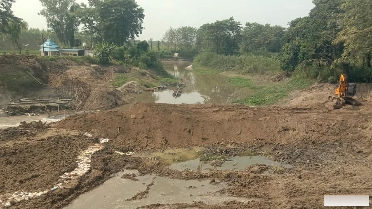 जियो ट्यूब से मिट्टी के बांध तक, पानी रोकने के प्रयास जारी