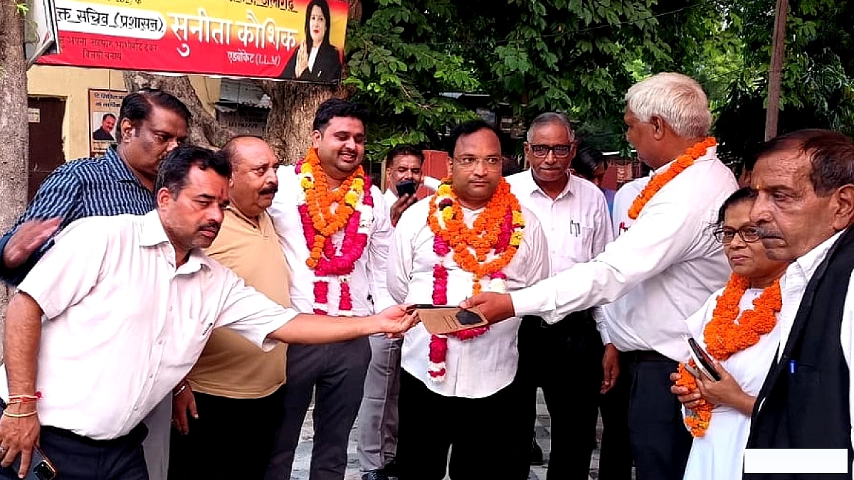 अलीगढ़ सिविल बार में पंकज गुप्ता बने अध्यक्ष, रत्नेश चंद्रा जैरो महासचिव, पुष्पा देवी कोषाध्यक्ष
