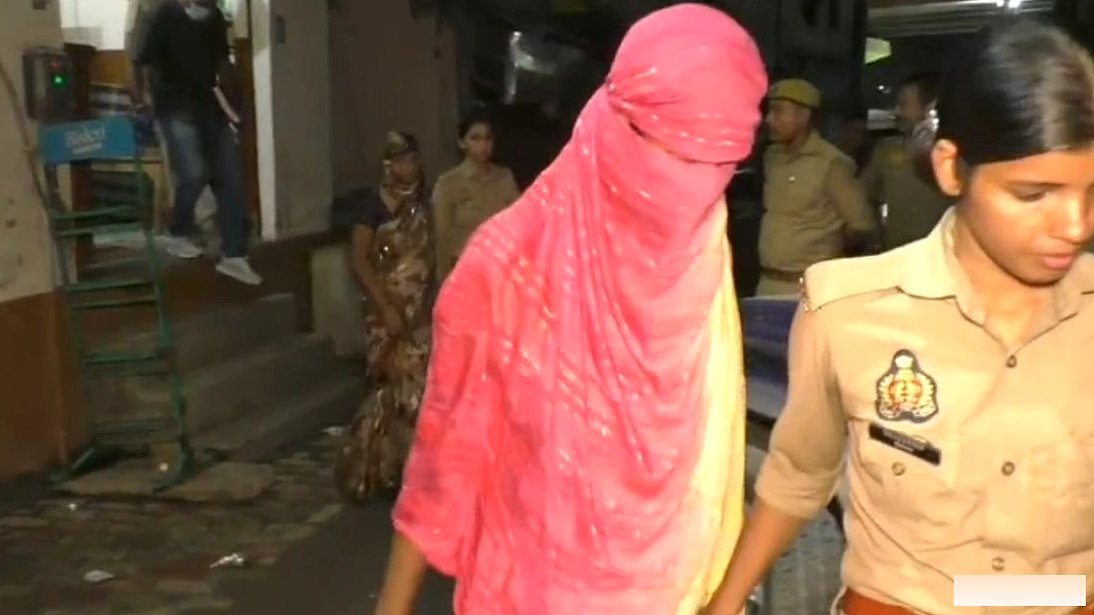 वाराणसी में गेस्ट हाउस पर छापेमारी, 4 महिलाएँ और 3 युवक गिरफ्तार