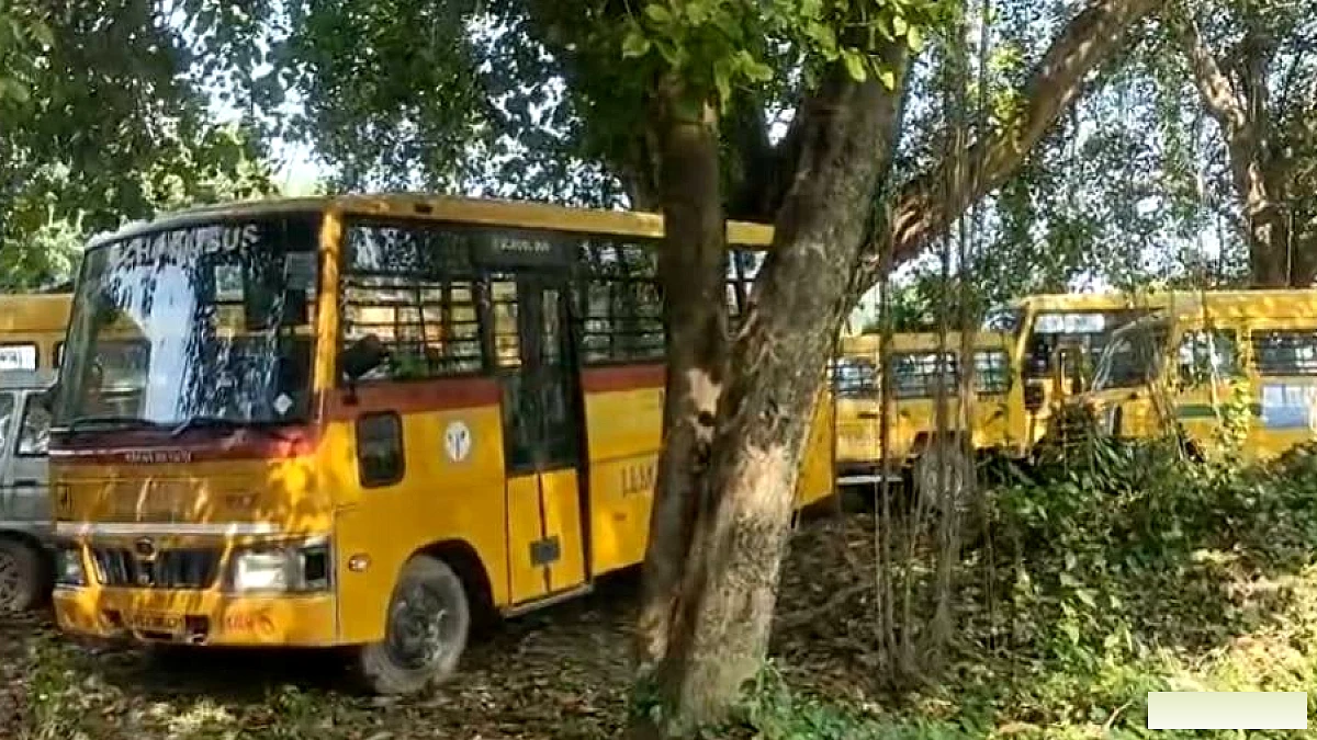 स्कूल बसों का अग्निकांड: पंजीकृत बसें कबाड़ हो चुकी, फिर भी 17 वाहन चल रहे