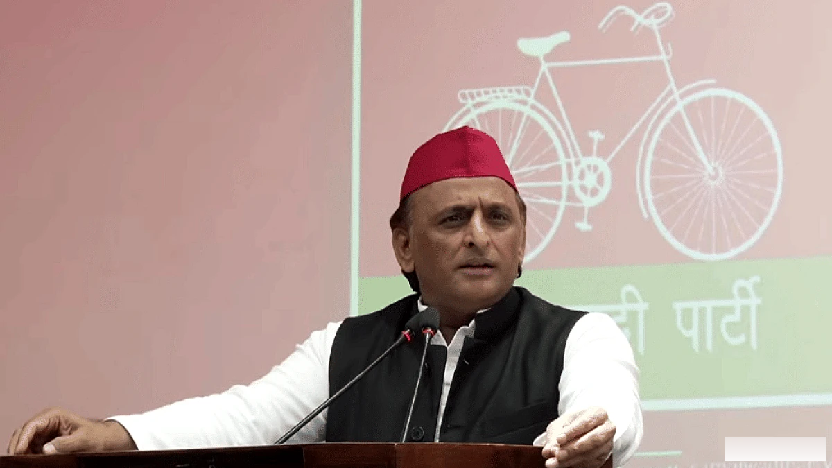 सपा के दो प्रमुख नेता अखिलेश यादव के सामने भिड़े, SP मुखिया ने कार्रवाई की; दो जिलों में खलबली