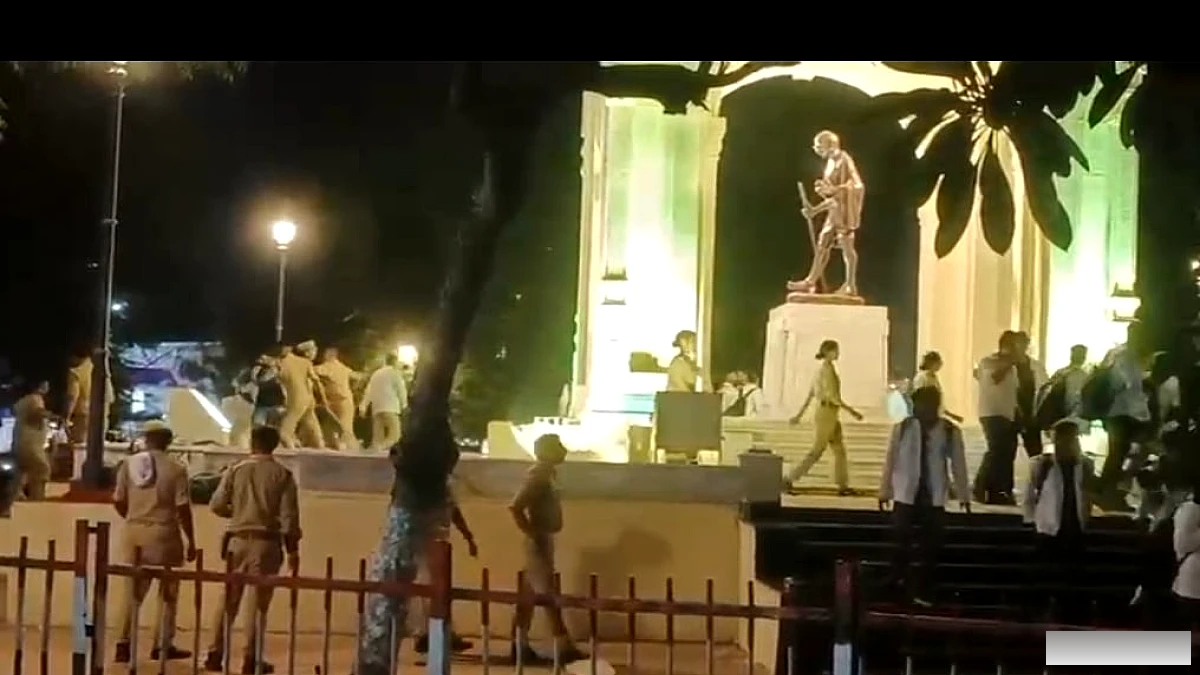 लखनऊ के जीपीओ में आयुष इंटर्न डॉक्टरों पर रात के लाठीचार्ज, कई को हिरासत में