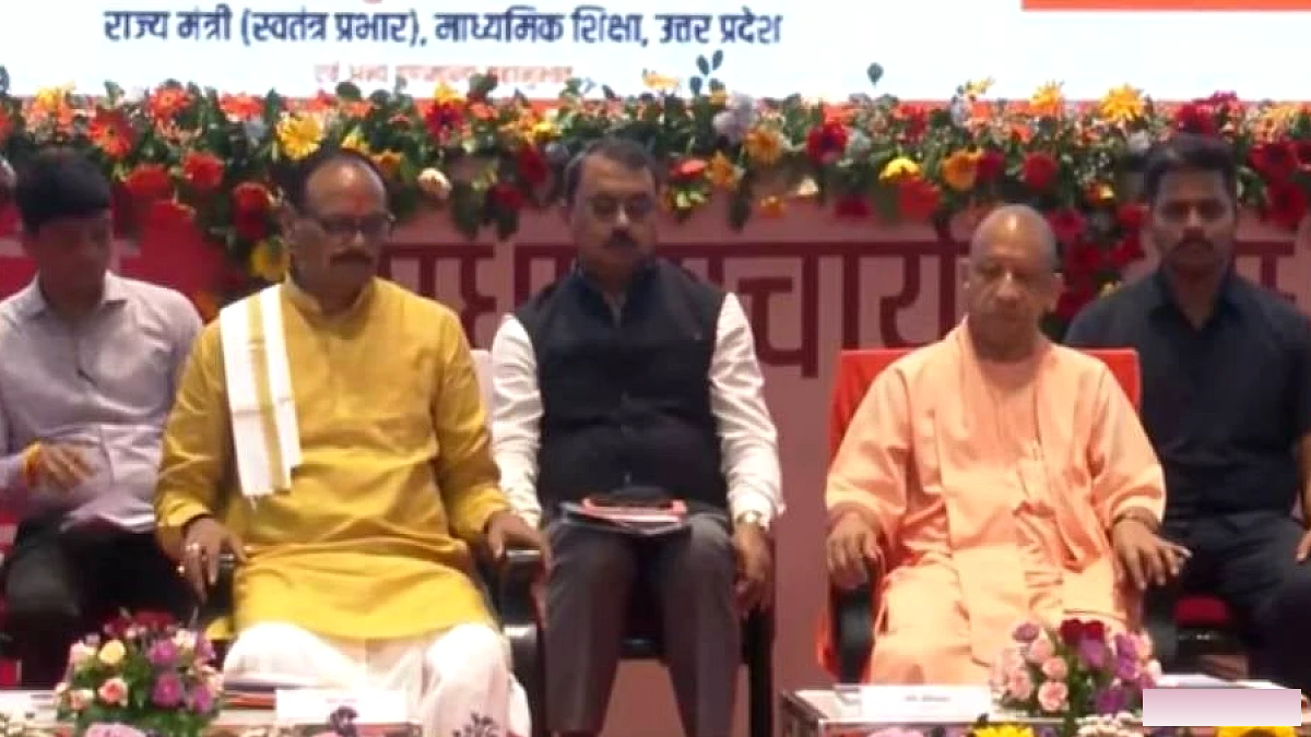 3567 माध्यमिक विद्यालयों के प्रधानाचार्य‑प्रधानाध्यापक व शिक्षक को सीएम योगी ने नियुक्ति पत्र सौंपे