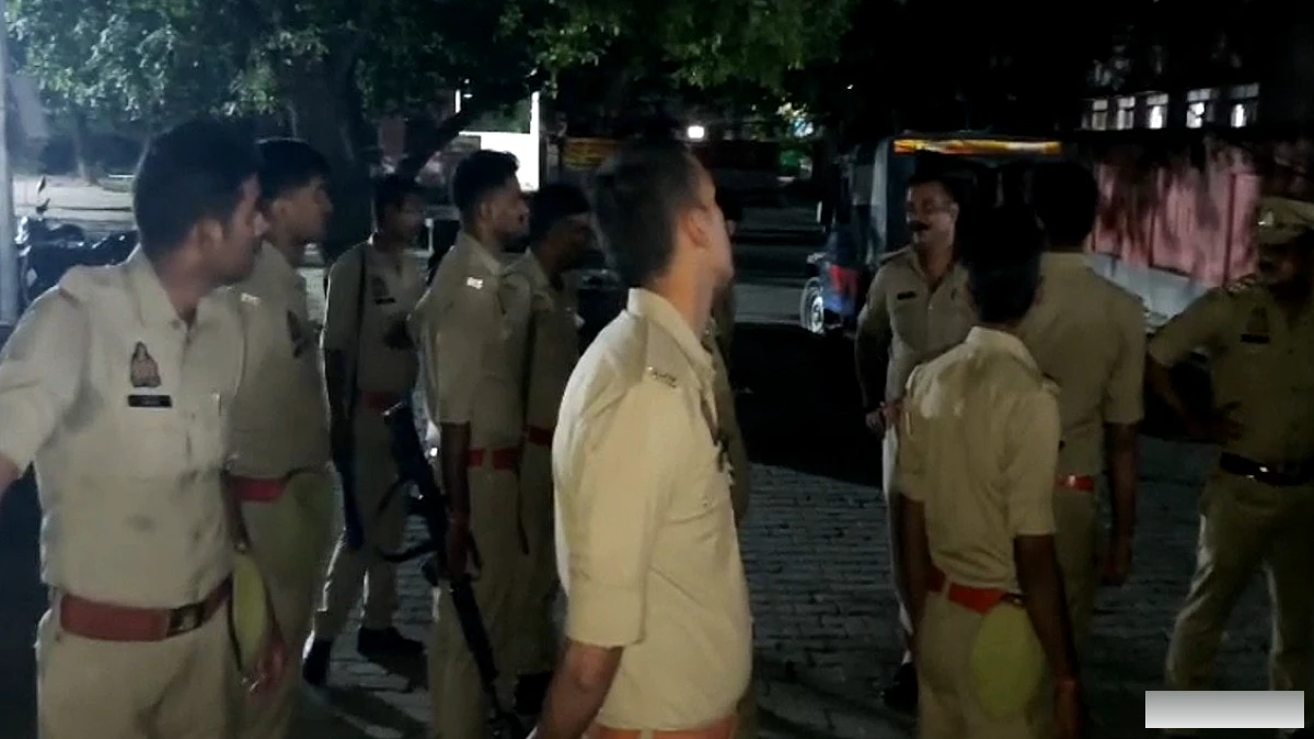 आजमगढ़ में पूजा के दौरान विवाद से फायरिंग, दो पंडित और पत्नी सहित तीनों की मौत, दो बच्चों को बंधक बनाया