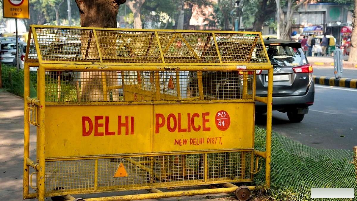 दिल्ली में छात्रा को पुलिस ने स्कूटर से धक्का, 100 मीटर तक घसीटा; 10 दिन बाद FIR दर्ज