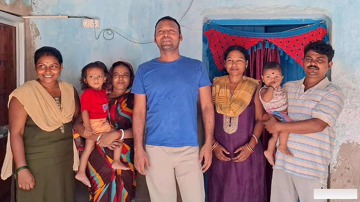 सेनेगल में फंसे उमाशंकर की वापसी, पत्नी-बच्चों से मिलते ही छलके आंसू; बोले- अब विदेश नहीं जाऊंगा