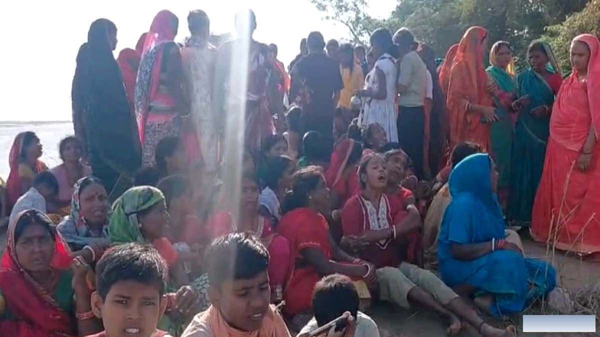 बिहार में गंगा में मूर्ति विसर्जन के दौरान बड़ा हादसा: छह युवक डूबे; तीन को बचाया गया, एक का शव बरामद