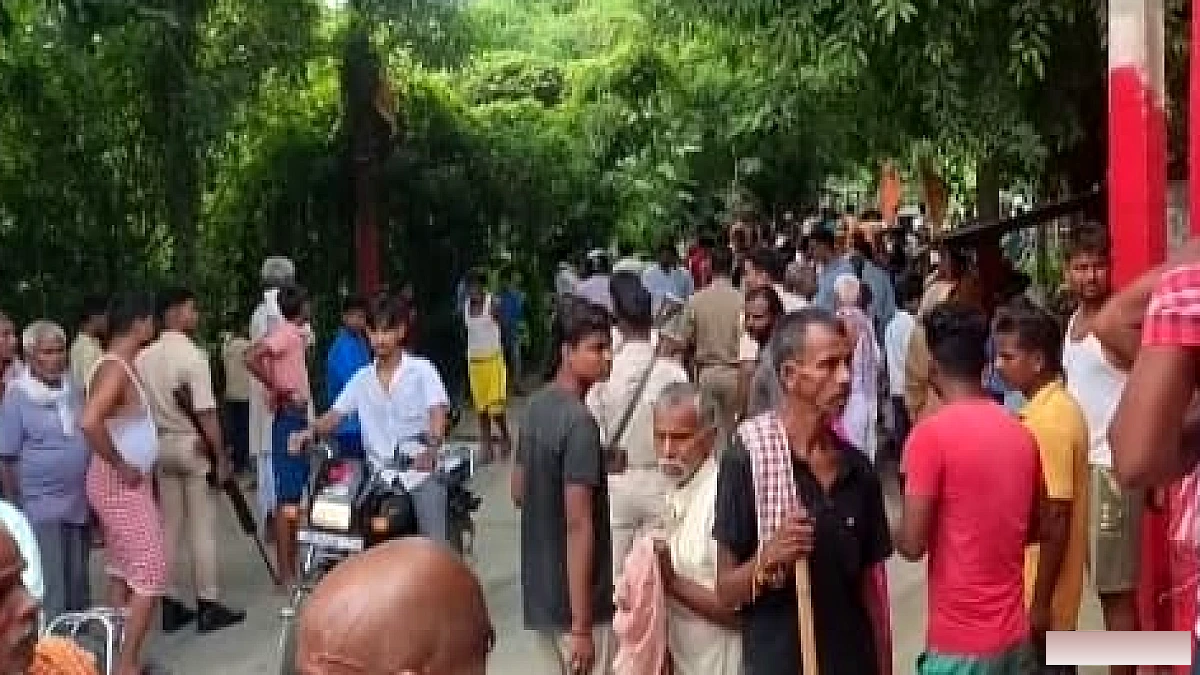 जिस घर में बजनी थी शहनाई, वहां पसरा मातम: बेटे-बेटी के सामने हाइवा ने मां को कुचला; मौके पर मौत