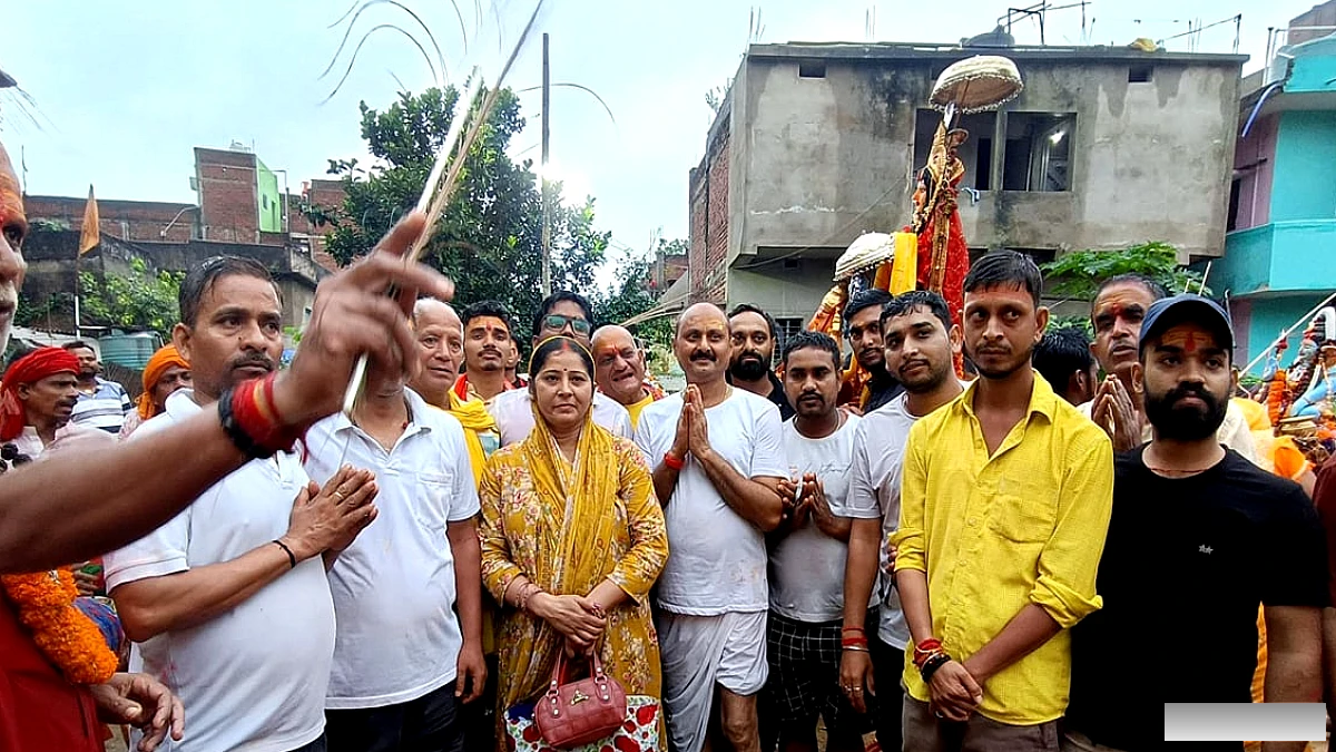 54 फीट के विशाल कांवड़ के साथ पटना सिटी से बिहटा पहुंचे शिवभक्त, 50 किमी तक गूंजता रहा हर-हर महादेव
