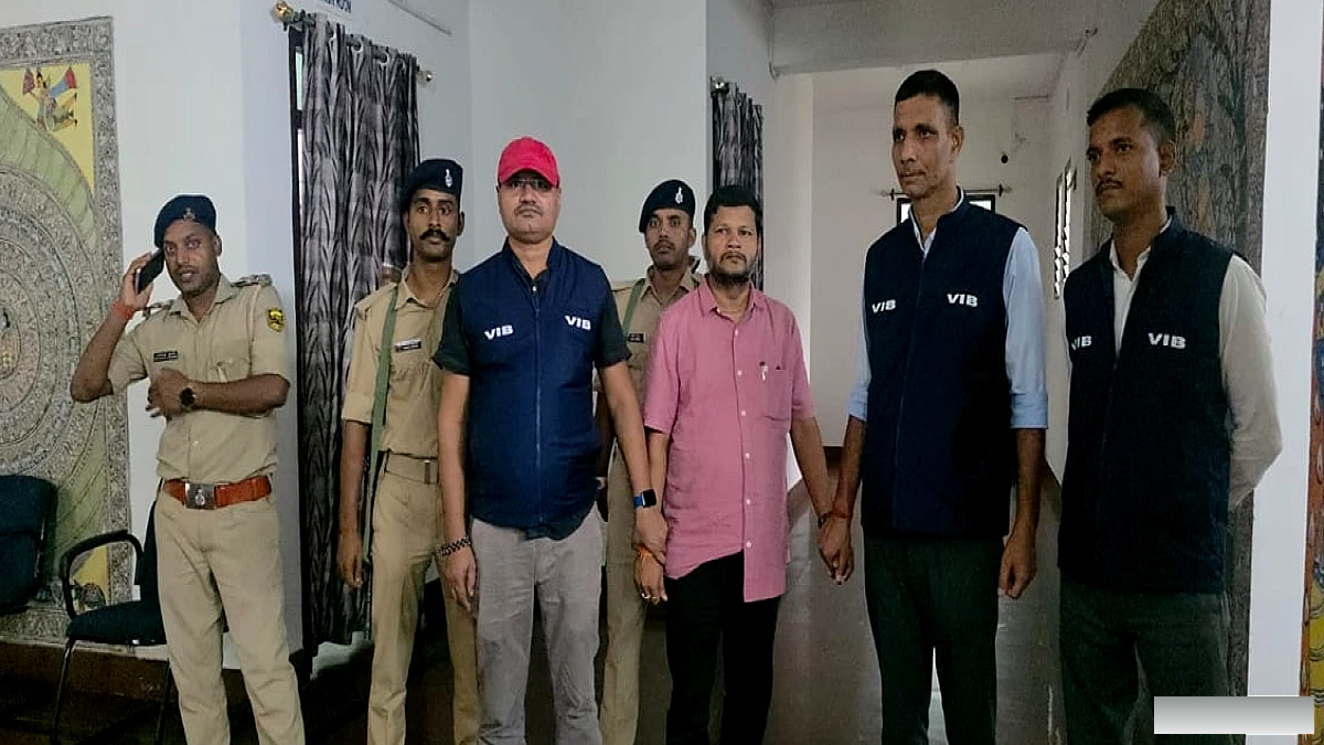 सुपौल जिला परिवहन कार्यालय में 15 हजार रिश्वत लेते डाटा एंट्री ऑपरेटर गिरफ्तार, निगरानी टीम ने दबोचा