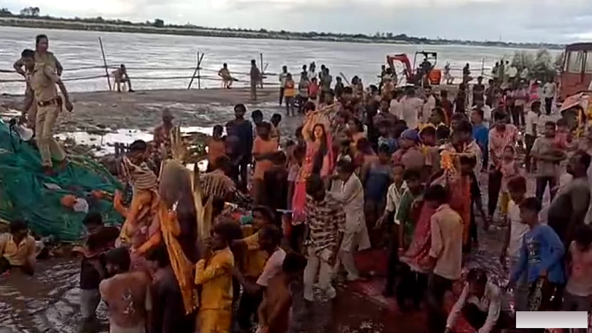 कानपुर में गणपति बप्पा का विधि‑विधान से विसर्जन, कृत्रिम तालाबों में प्रतिमाओं की विदाई