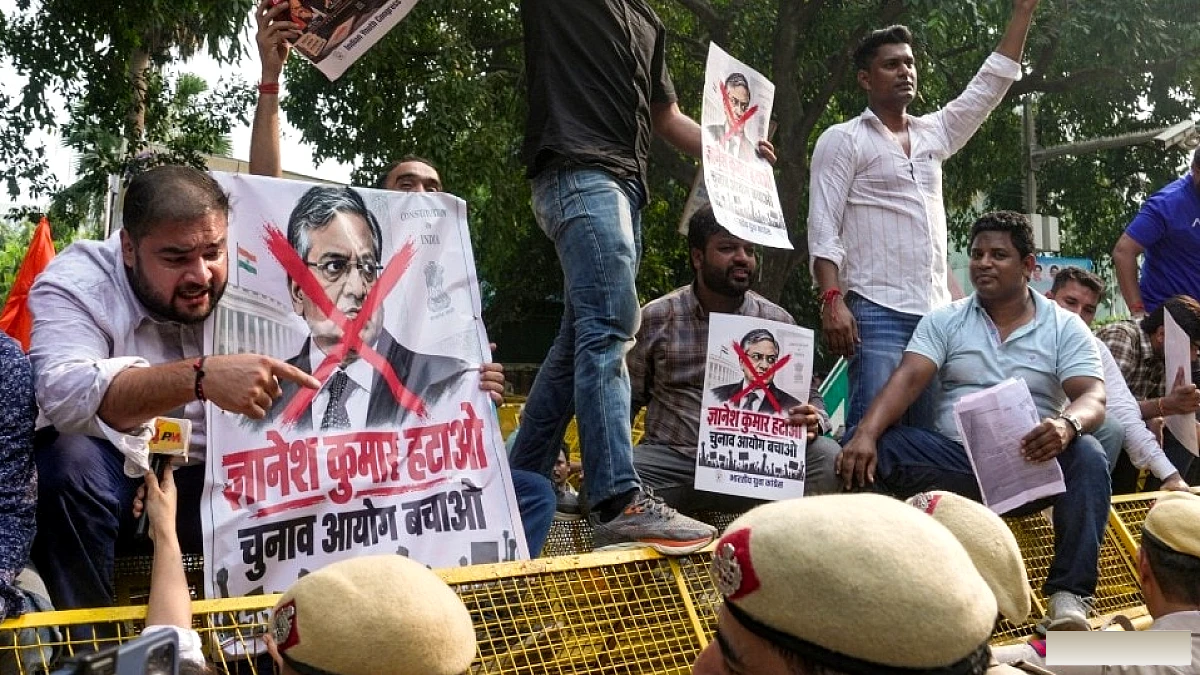 विपक्ष ने CEC ज्ञानेश कुमार के इस्तीफे की मांग की, राहुल गांधी ने देशव्यापी प्रदर्शन का आह्वान