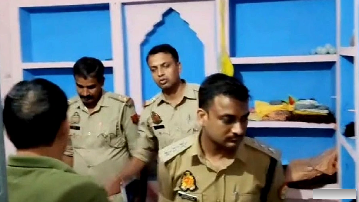 मथुरा में फौजी के घर में चोरों ने पेड़ से छत तक पहुँचकर तिजोरी तोड़ी, 50 लाख का सामान बरामद