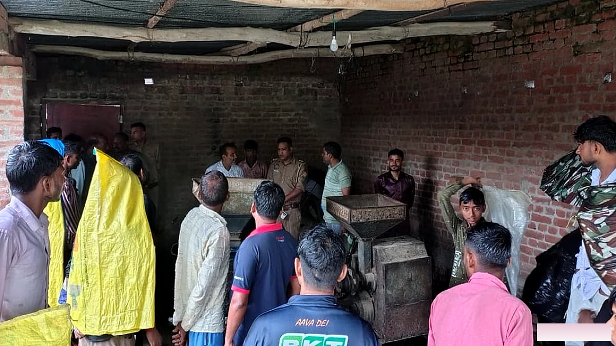 लखीमपुर खीरी में बारिश से कच्चे मकान की दीवार गिरकर पति, पत्नी और बच्चे की मृत्यु