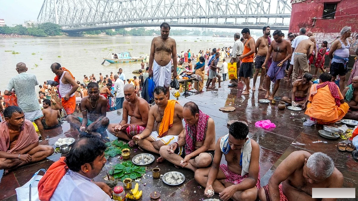 तर्पण की सही विधि, नियम और प्रमुख तिथियां
