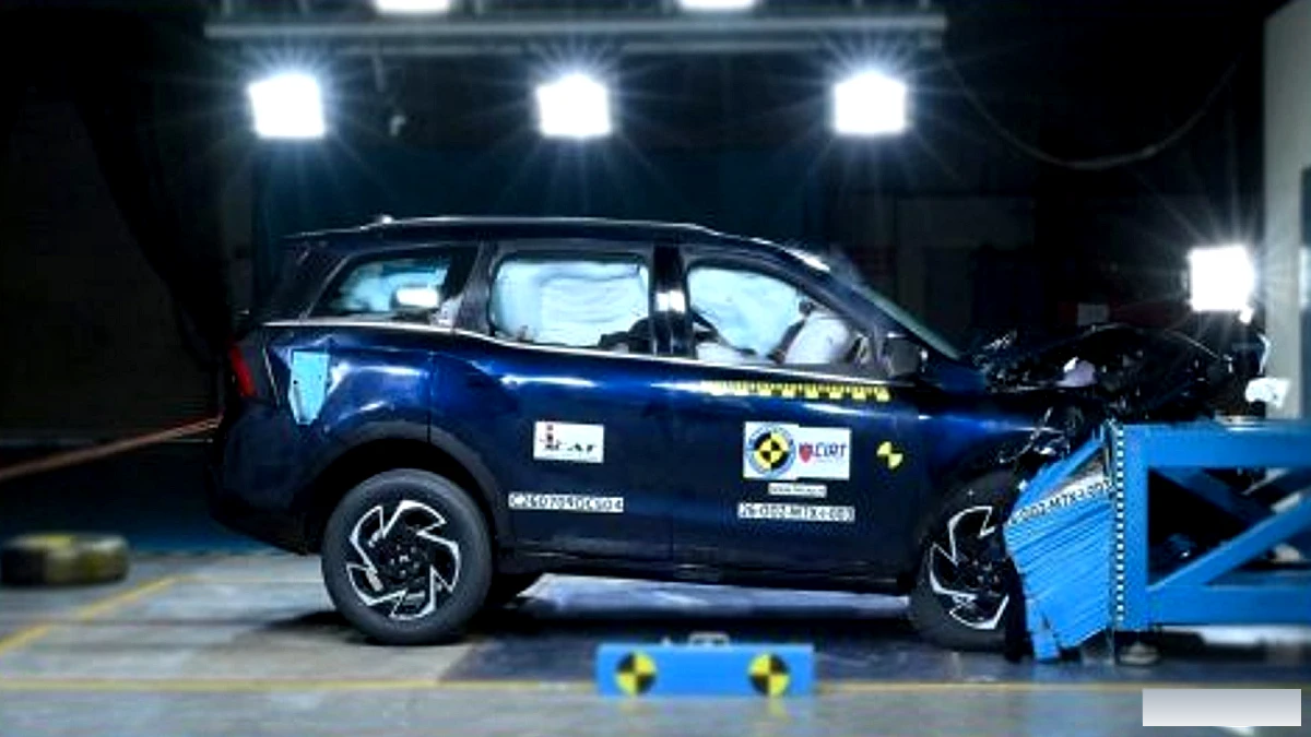 XUV 7XO 64 km/h की रफ्तार से टकराई, वीडियो में देखें टक्कर के बाद की स्थिति