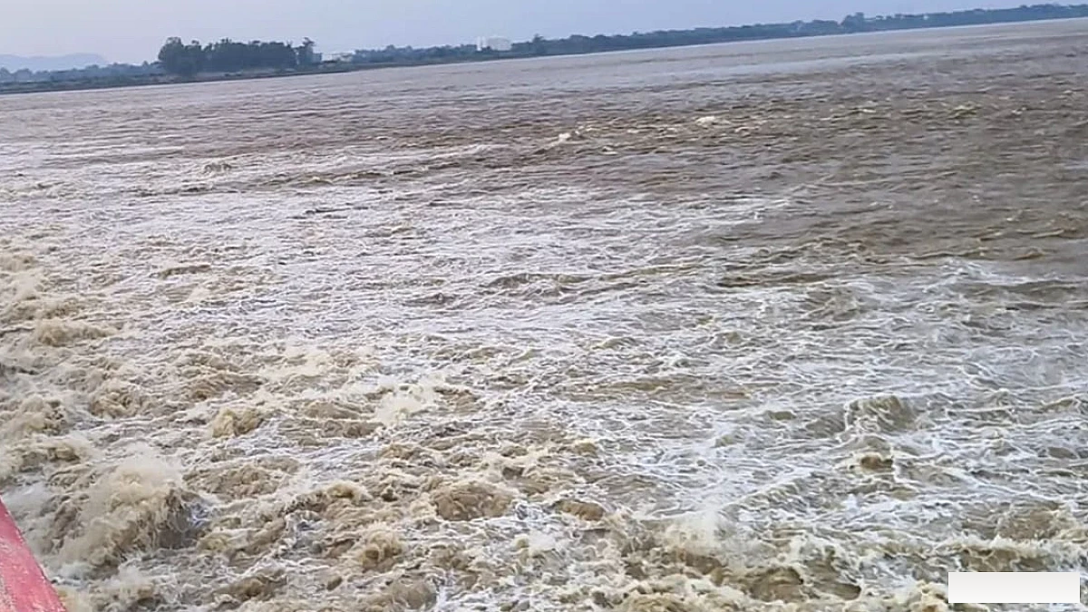 सोन नदी में बाढ़ का बढ़ता खतरा: बाणसागर डैम से 2.65 लाख क्यूसेक पानी छोड़ा, बराज के 15 गेट खुले
