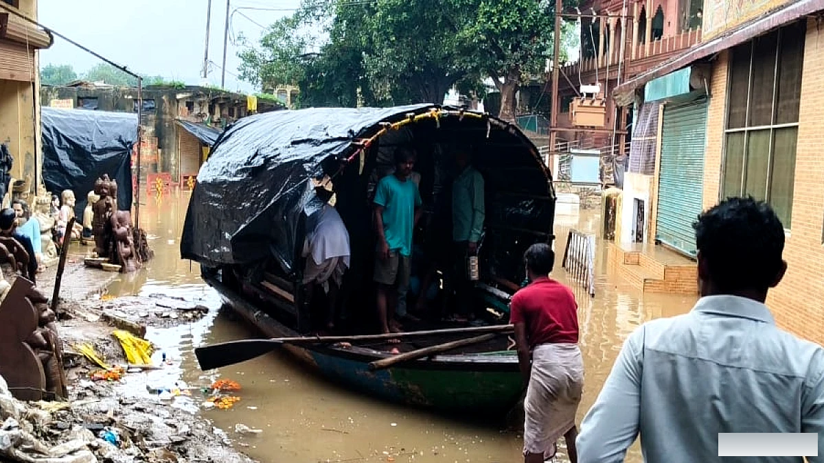 मंदाकिनी पर फिर से बाढ़: रामघाट की 200 दुकानों में पानी भरा, नदी का जलस्तर 18 घंटे से खतरे के निशान से ऊपर