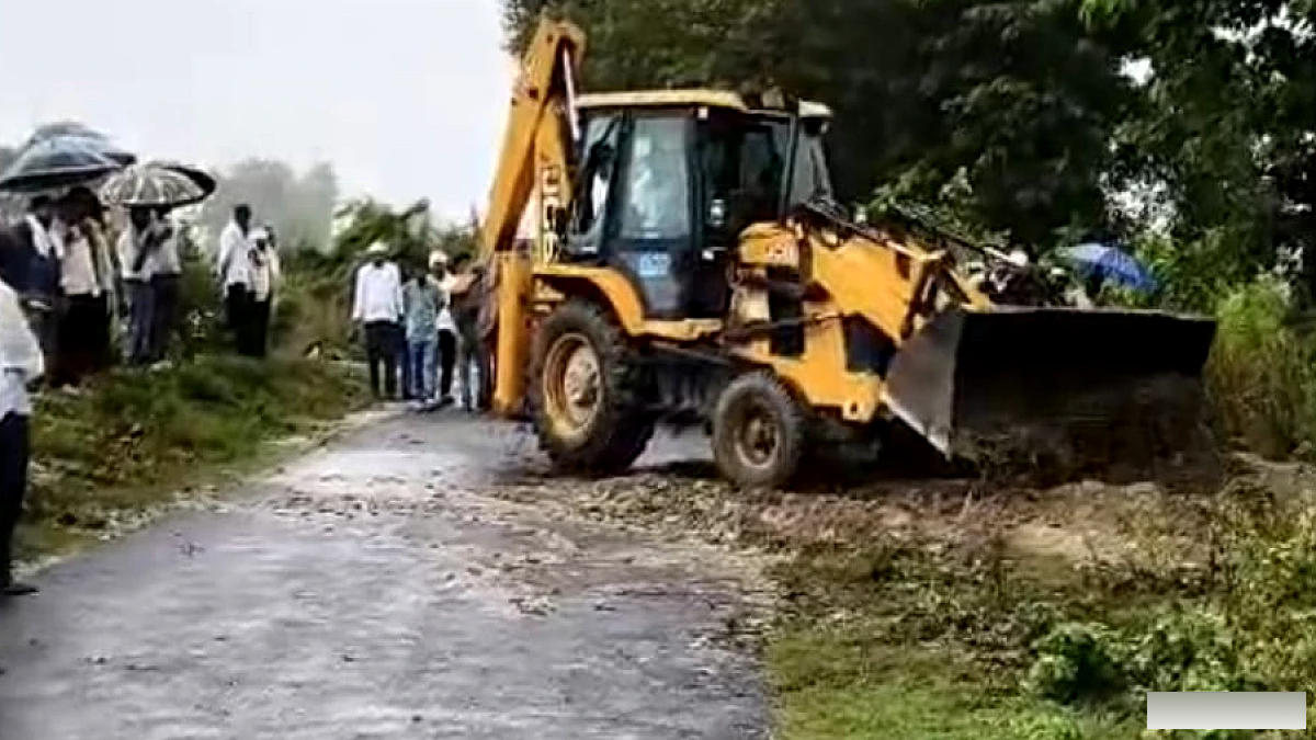 दाह संस्कार के लिए लकड़ी व स्थान न मिलने पर महिला का दफन, मामला बना है सनसनी