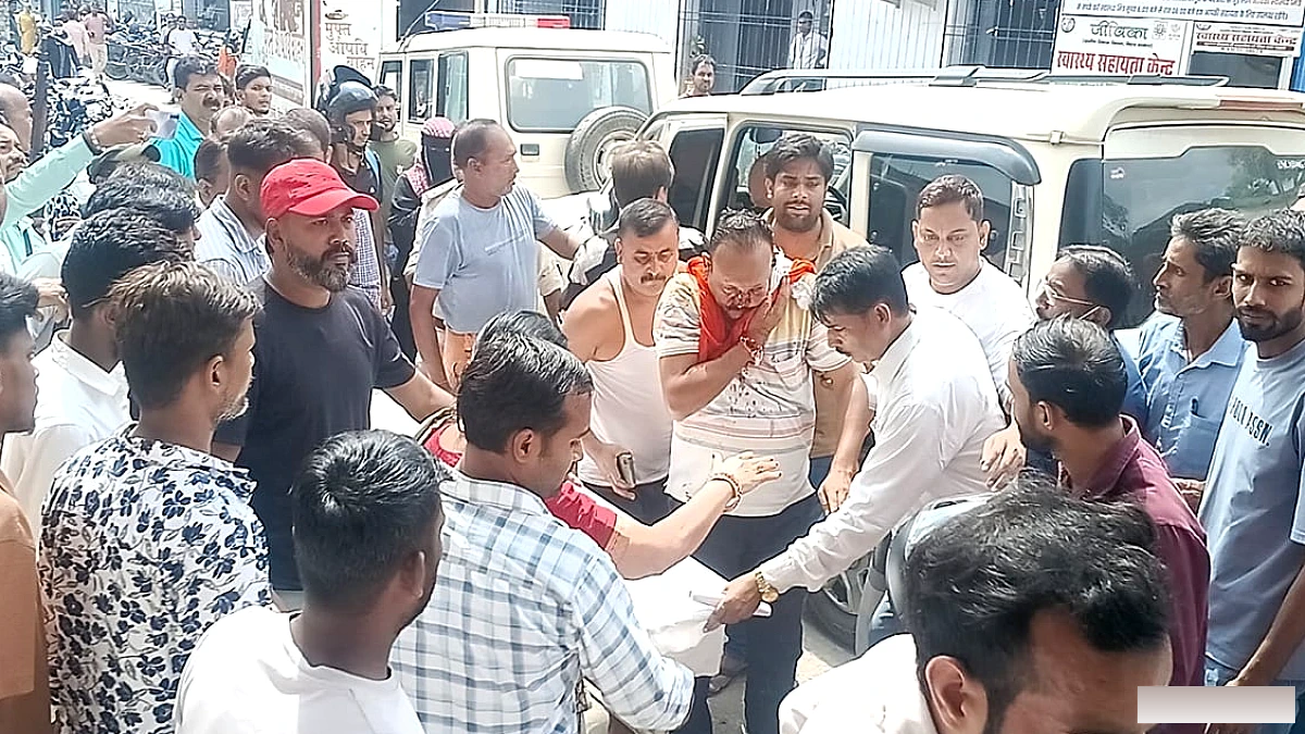 लड़की से पूछताछ करना पड़ा भारी, शिक्षक को बाइक सवार युवकों ने मारी गोली