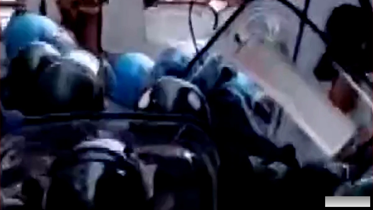 मस्जिद के हिस्से को हटाने पर पुलिस पर भारी पथराव, तनावभरी स्थिति
