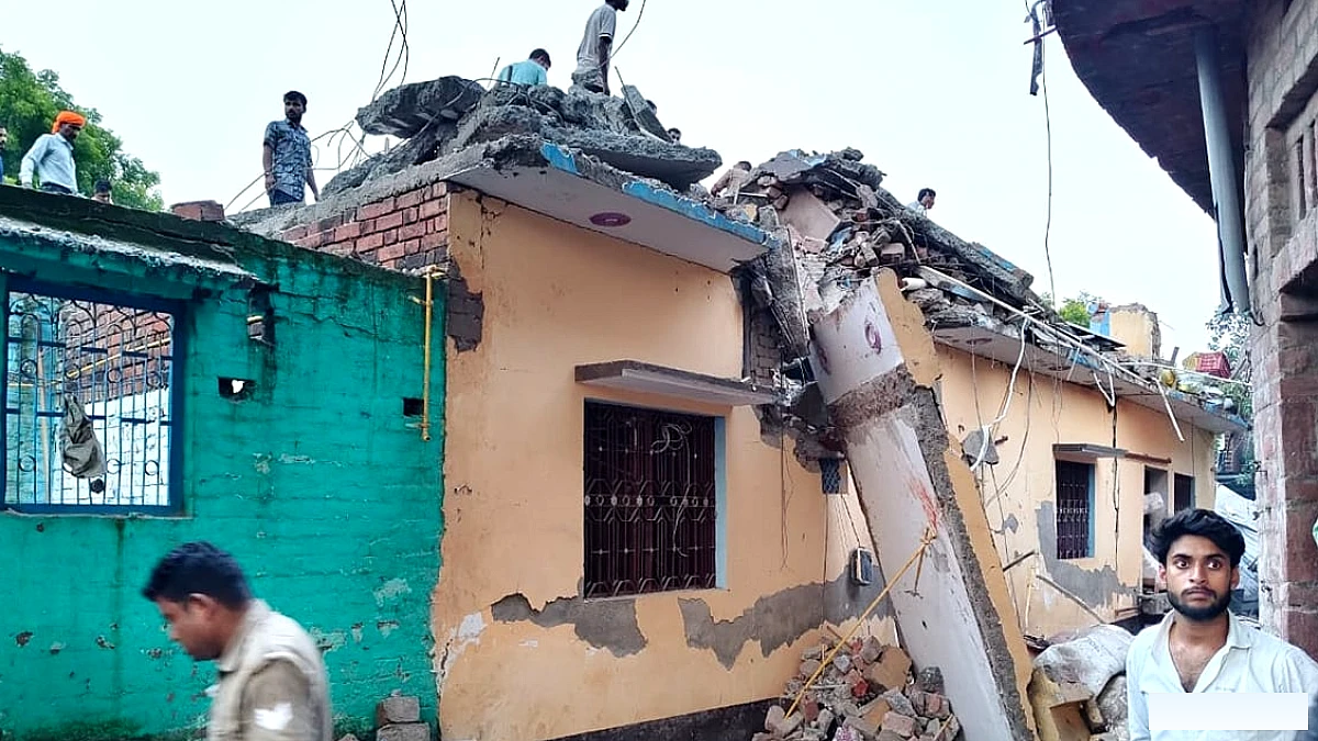 फतेहपुर में विस्फोट, धुंध में आधा घंटा अंधकार, 11 घरों में दरारें, मलबे में दबे कई लोग