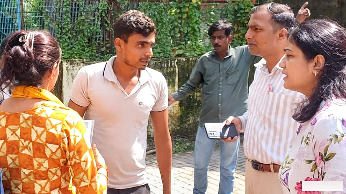 कानपुर के RTO में दलाल से मारपीट, युवक ने 5,000 रुपये देकर बाइक ट्रांसफर नहीं करवाई, पैसे छह महीने पहले दिए थे