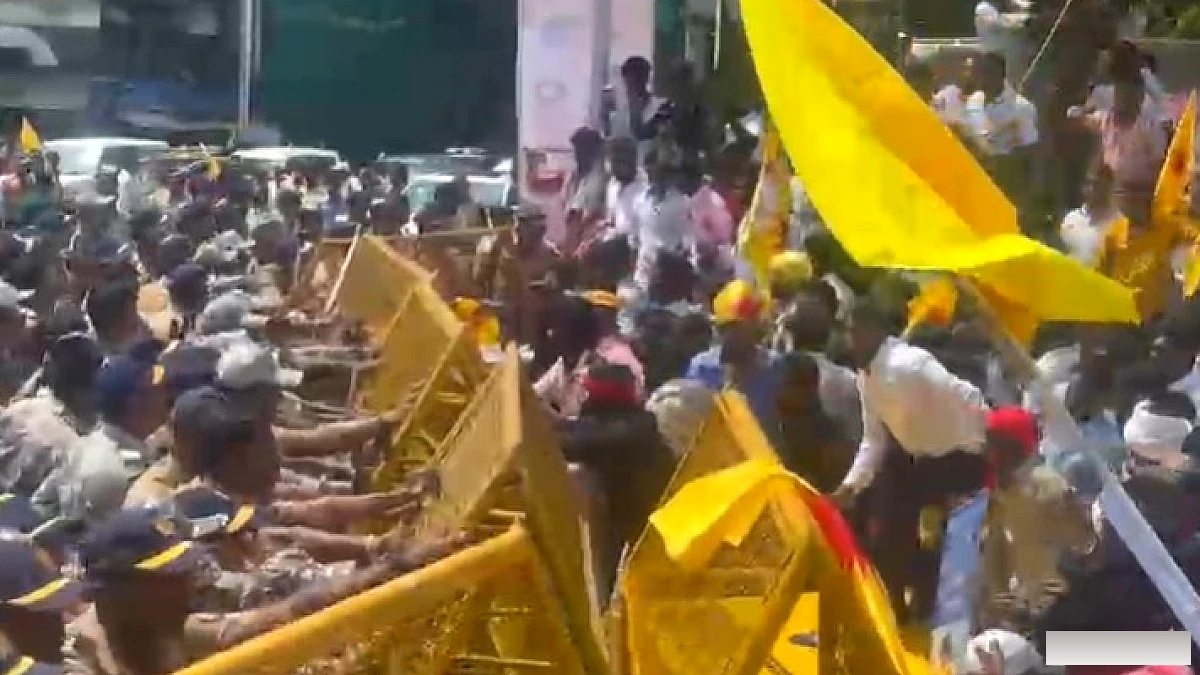 मुंबई में मातंग समाज ने SC आरक्षण के उपवर्गीकरण की मांग में सड़क पर प्रदर्शन किया
