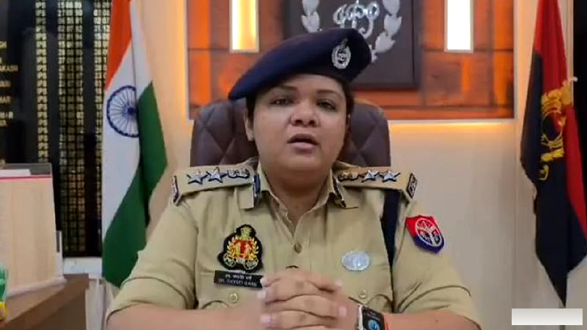 लखीमपुर खीरी में दोमुंहे सांप तस्करी केस में भ्रष्टाचार पर सख़्त कार्रवाई, 9 पुलिसकर्मियों पर रिपोर्ट दर्ज