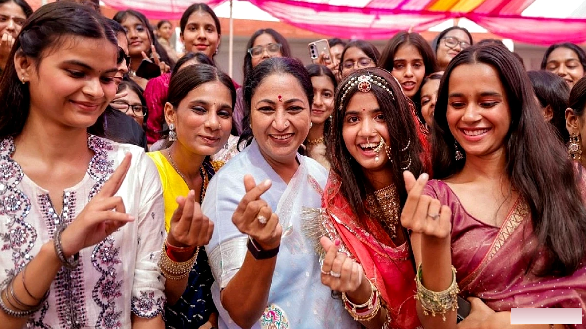 सीएम रेखा गुप्ता ने महिलाओं पर पाबंदियों पर सवाल उठाए, सुरक्षा में कोई समझौता नहीं